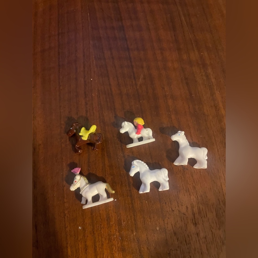 Polly Pocket horse figures